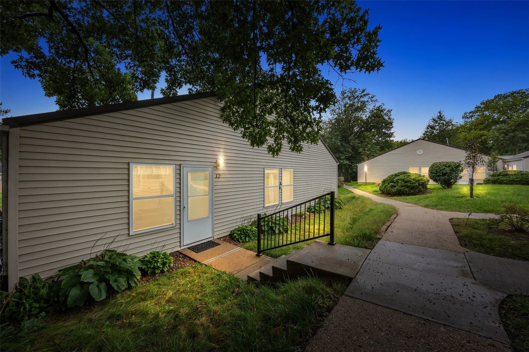 1220 Village Rd 12
