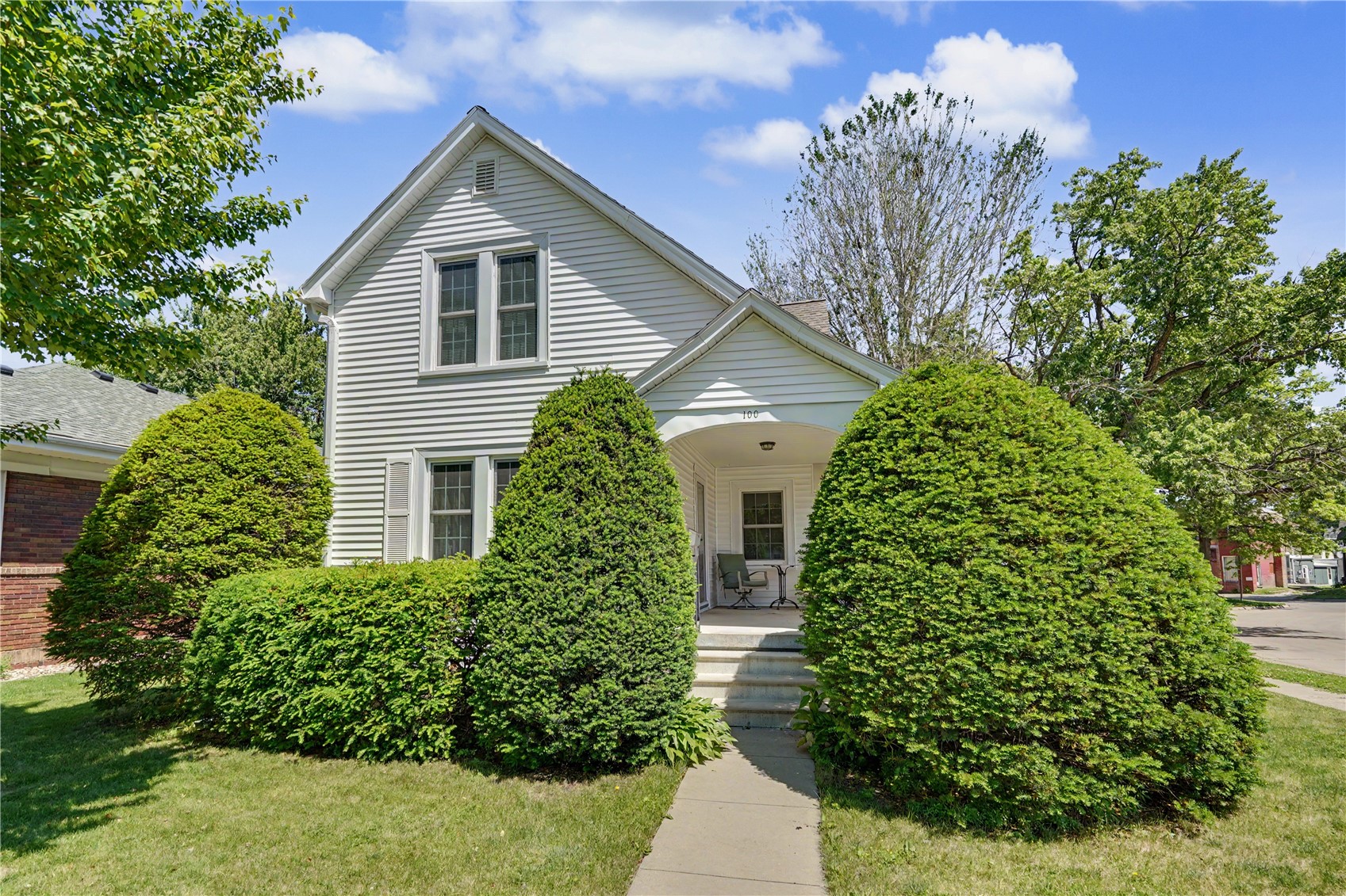 Photo 1 of 30 — 100 Home Park Boulevard, Waterloo, IA 50701