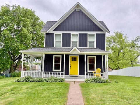 80 W 2nd Street Riverside IA 52327