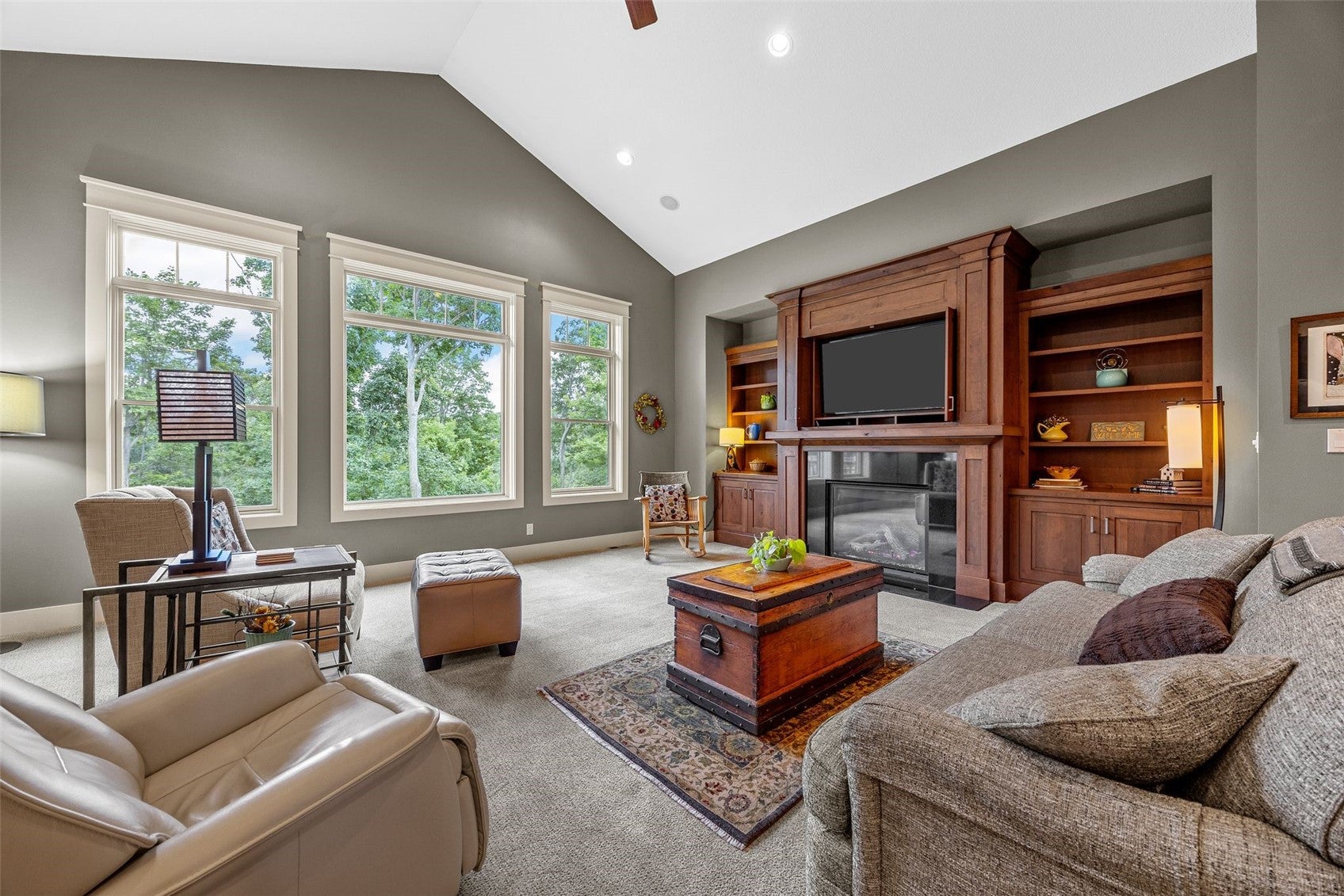 3216 Rimrock NE