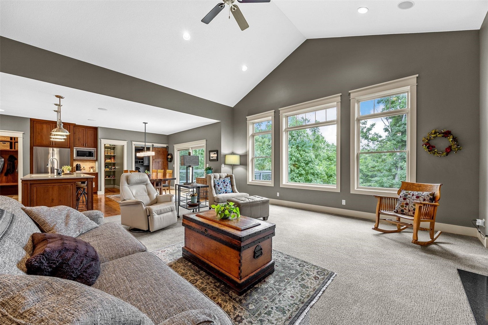 3216 Rimrock NE