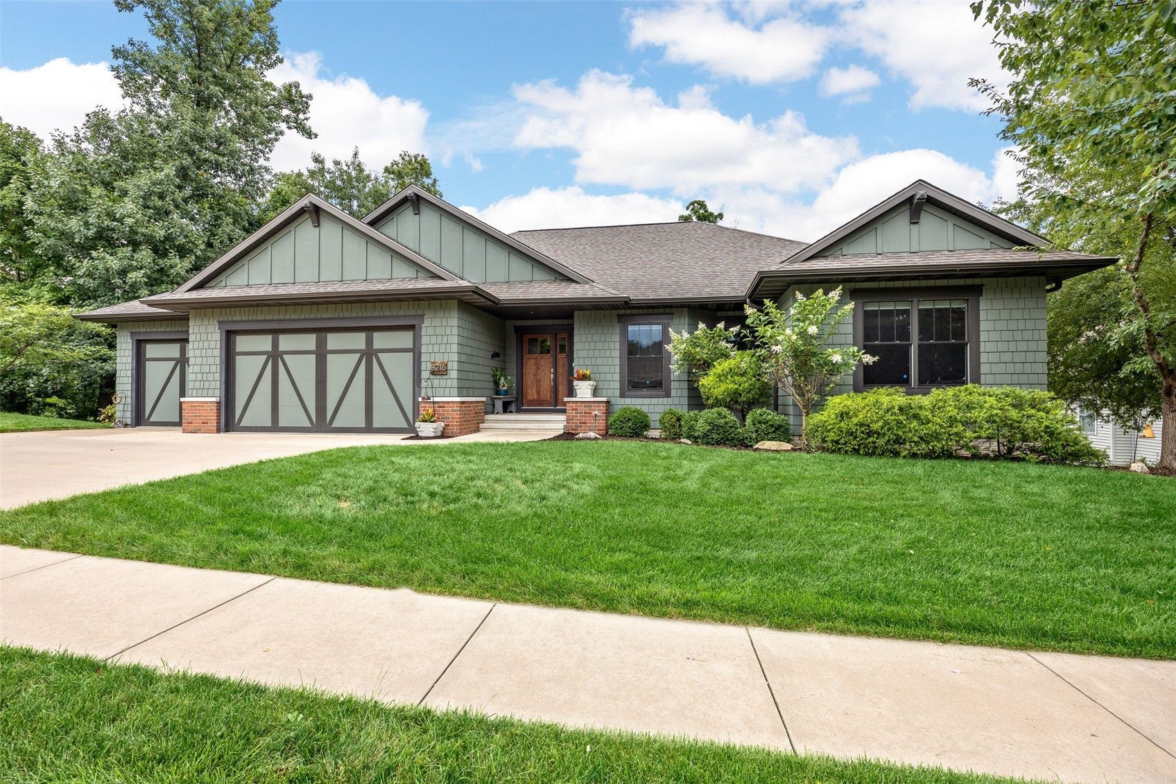 3216 Rimrock NE