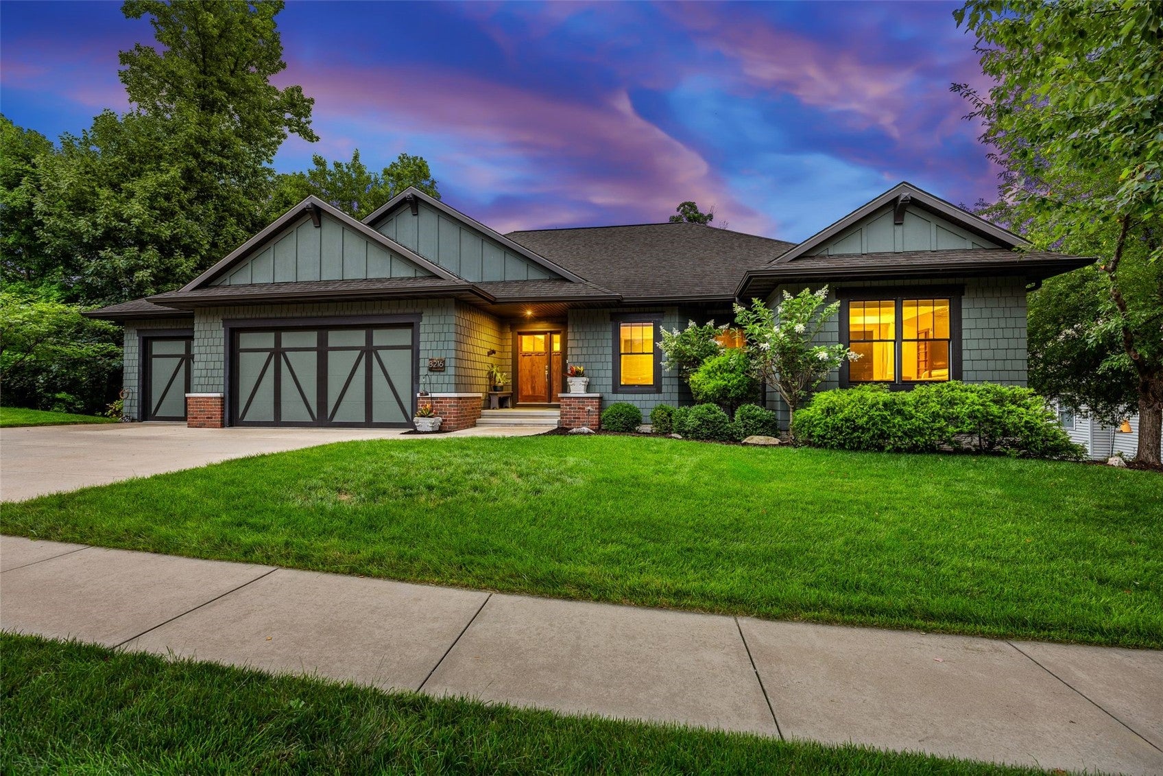 3216 Rimrock NE