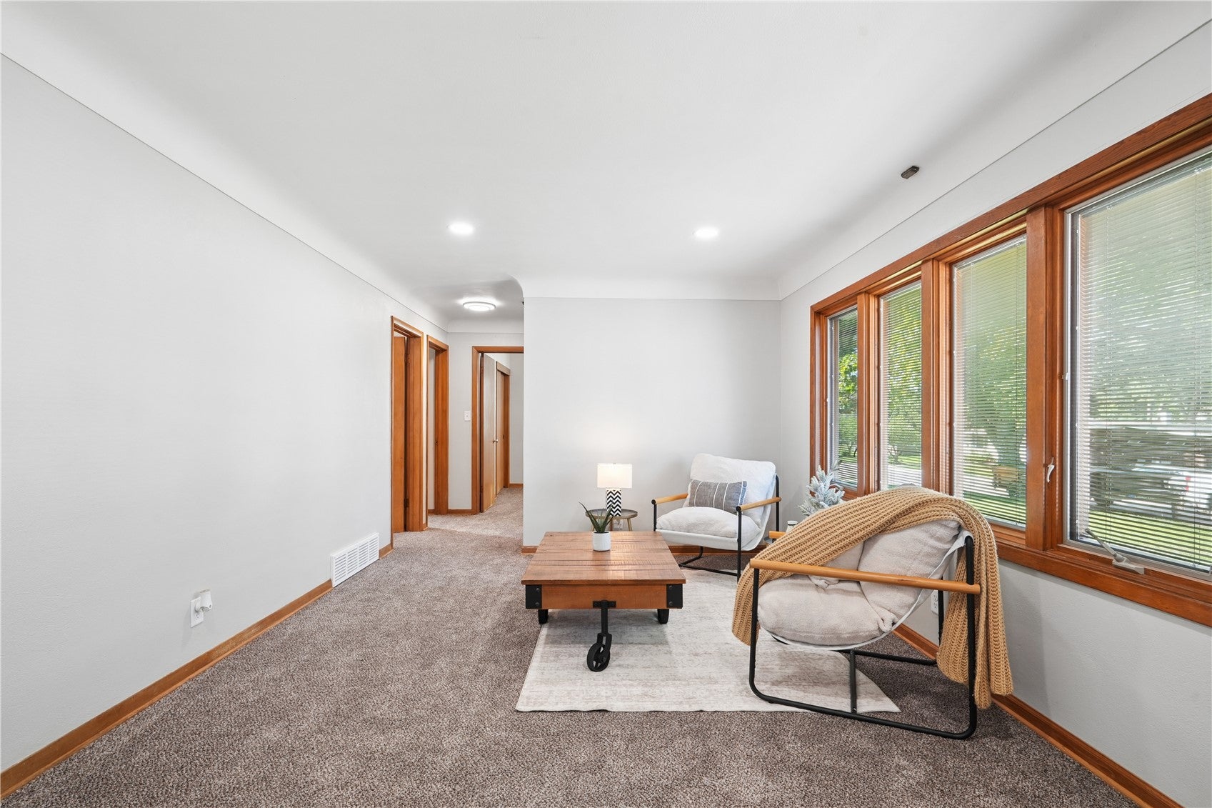 1140 Crestview Dr SE
