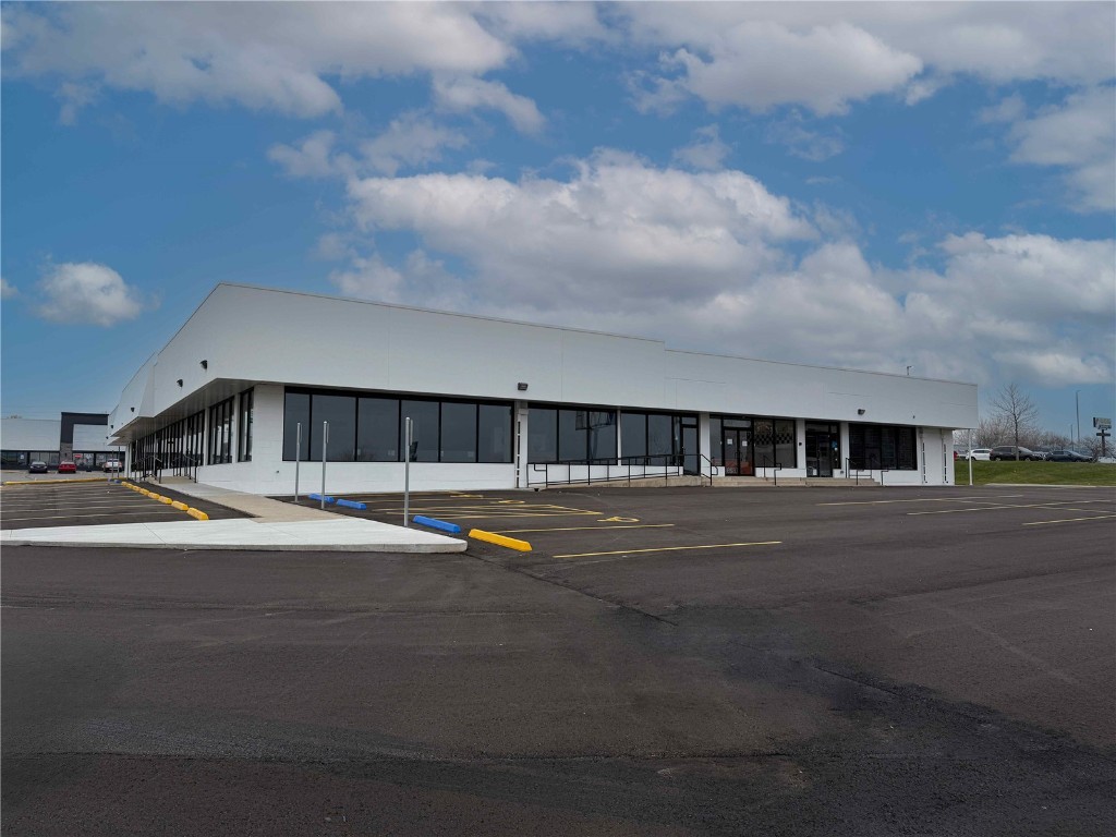 Photo 1 of 3 — 1205 E San Marnan Drive 500, Waterloo, IA 50701