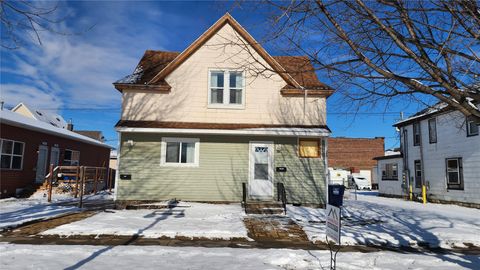 209 5th St W Vinton IA 52349