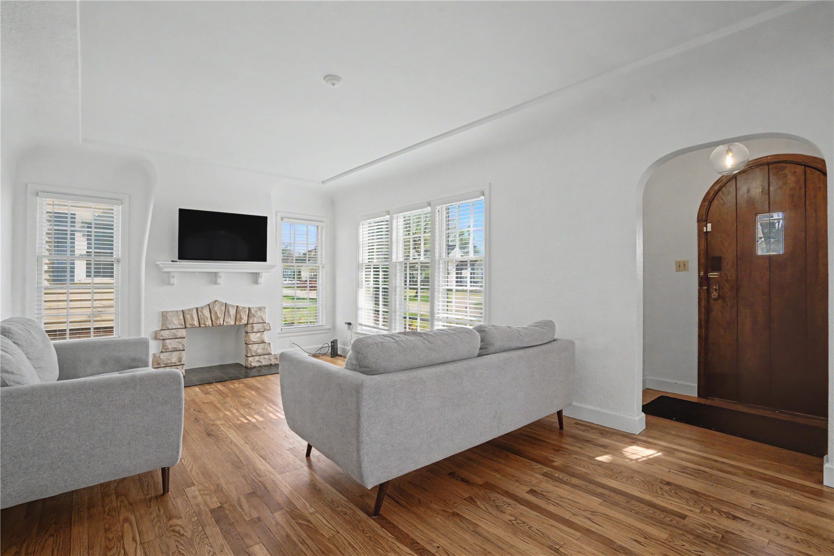 526 Longwood Drive NE