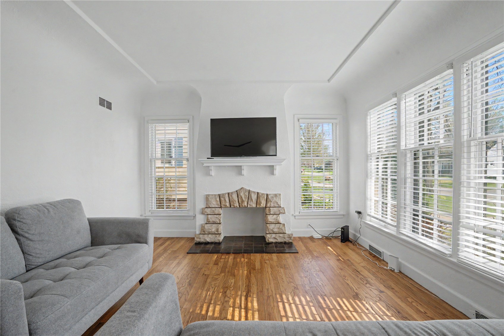 526 Longwood Drive NE