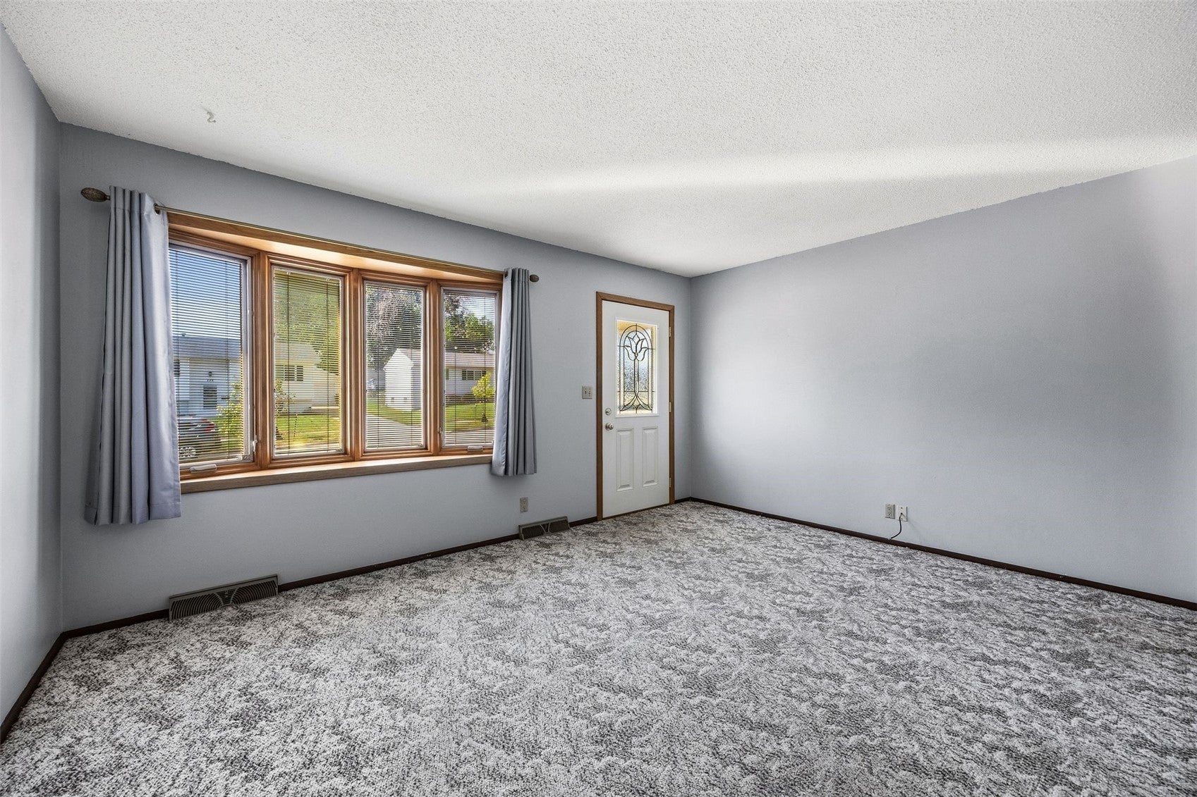 223 Lynda Dr NW