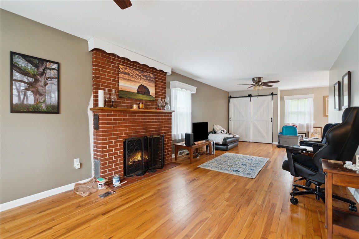 115 3RD ST NE