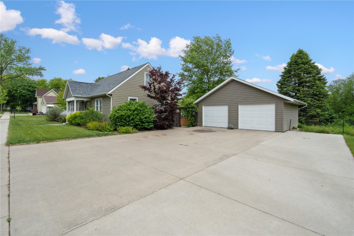 115 3RD ST NE