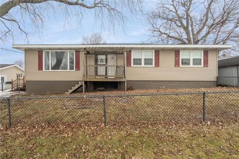 107 Washington Street Center Point IA 52213