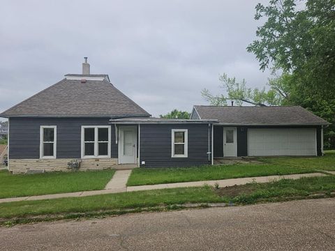 1602 11th Avenue Belle Plaine IA 52298