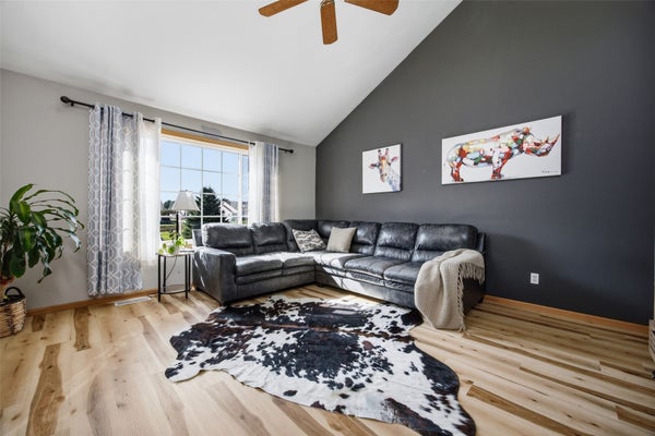 1121 74TH ST NE, CEDAR RAPIDS, IA 52402 - Image a30c0c489b99a8a3f85d3e0dff690d2d/2952987561
