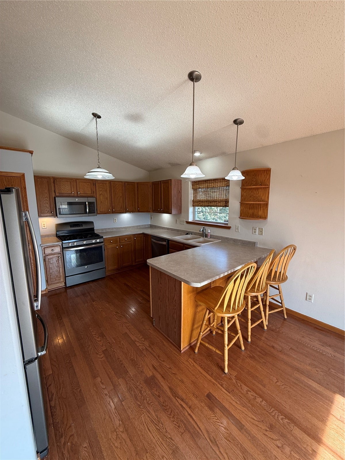 125 6th Avenue W