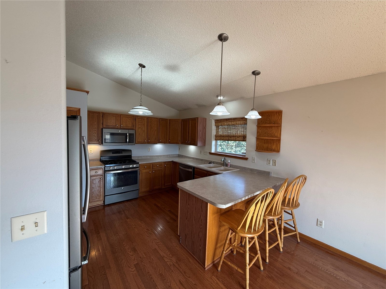 125 6th Avenue W