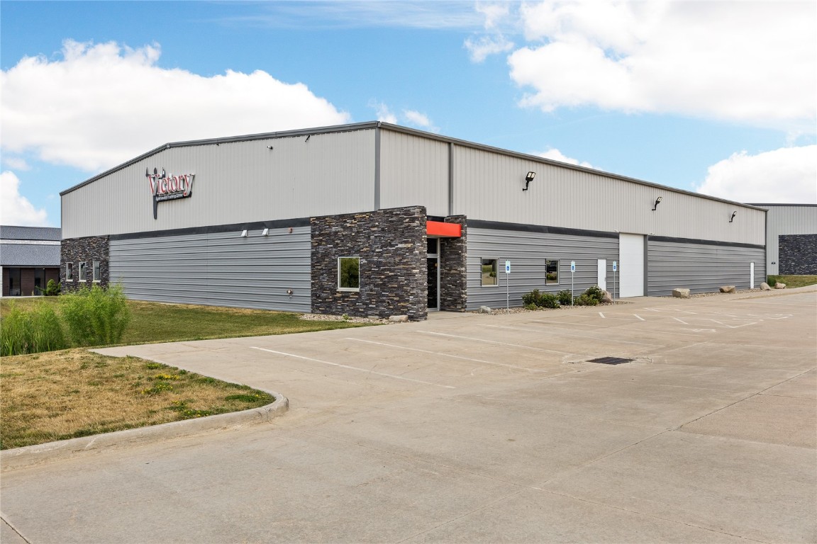 Photo 1 of 31 — 6200 N. Gateway Drive, Marion, IA 52302