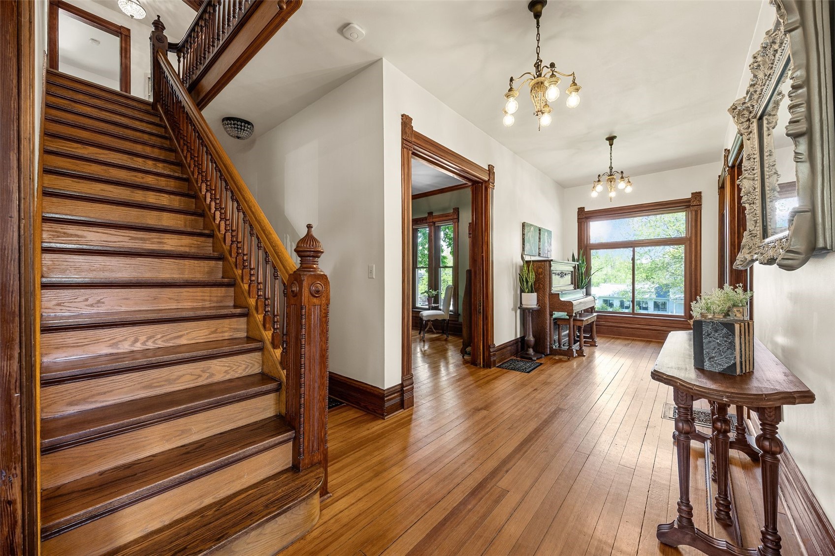 205 2nd Ave NW