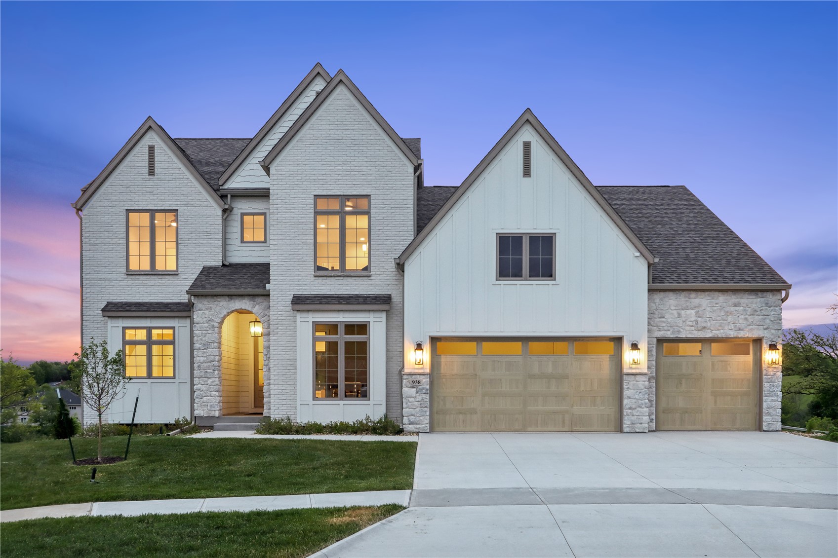 ***Photos of Similar Property***
