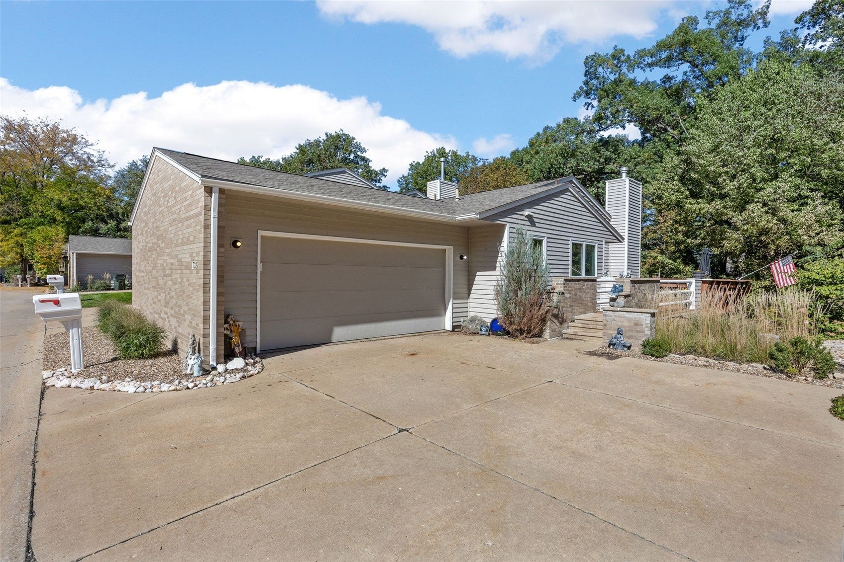 732 East Post Court SE