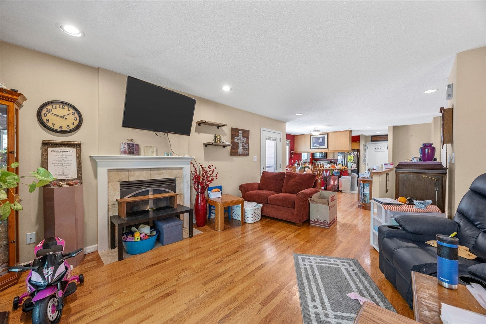 732 East Post Court SE