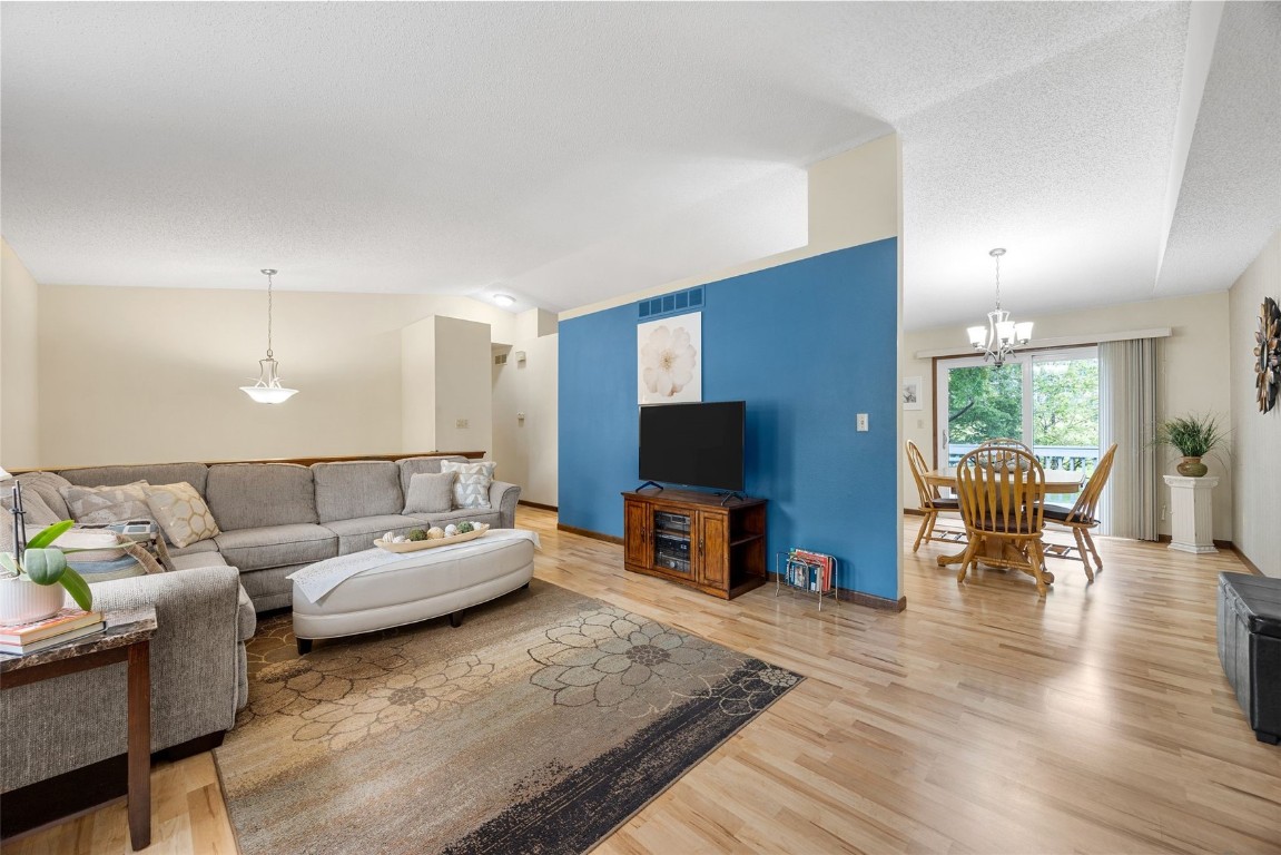 305 N Mount Vernon Drive