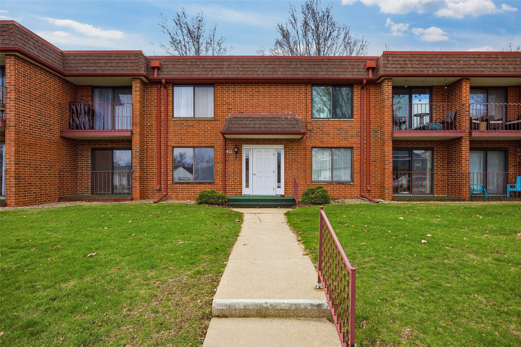 Photo 1 of 24 — 411 Crimson Drive NE 19, Cedar Rapids, IA 52402