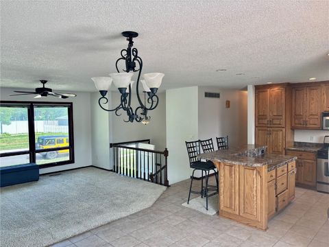 40 11th Avenue Hiawatha IA 52233