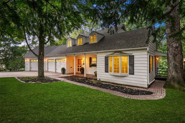 10 OAKRIDGE AVE, IOWA CITY, IA 52246 - Image a902cdd86c93f69469e5d64f657e7d42/3816802064