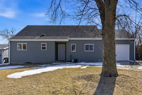521 29th Street NE Cedar Rapids IA 52402