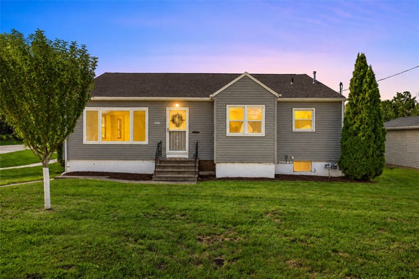 3019 OAKLAND RD NE, CEDAR RAPIDS, IA 52402 - Image aa92614bc4e9d918eb9ff32cdad1a0e5/1449984719
