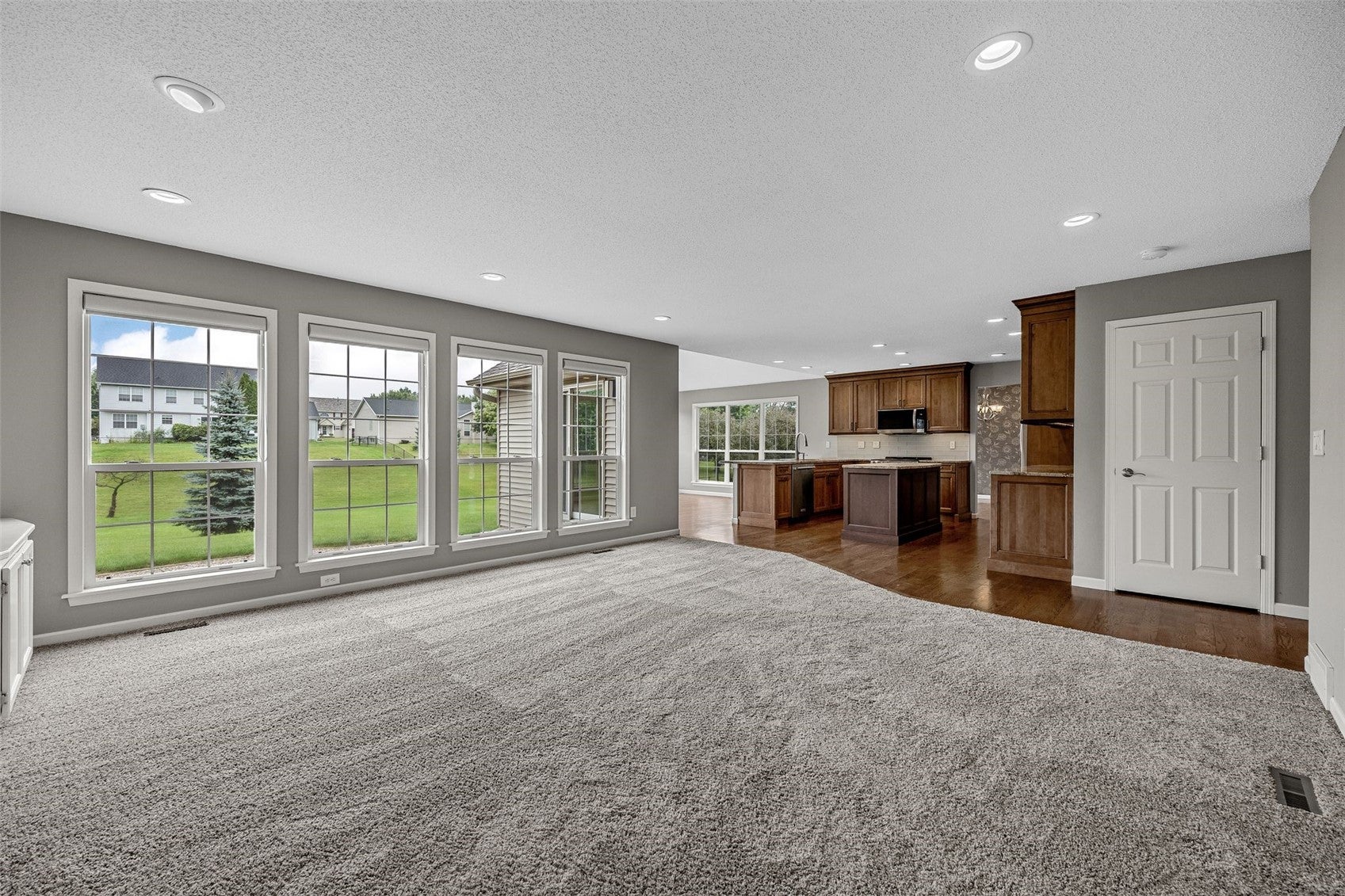 214 Revere Court NE