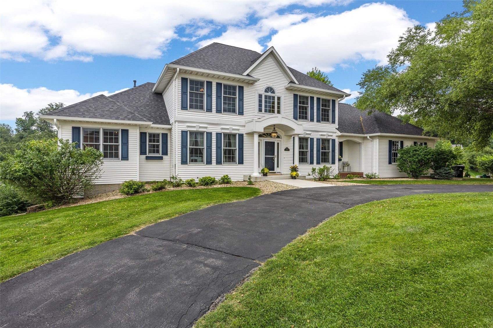 3826 Cedar Bluff Court NE
