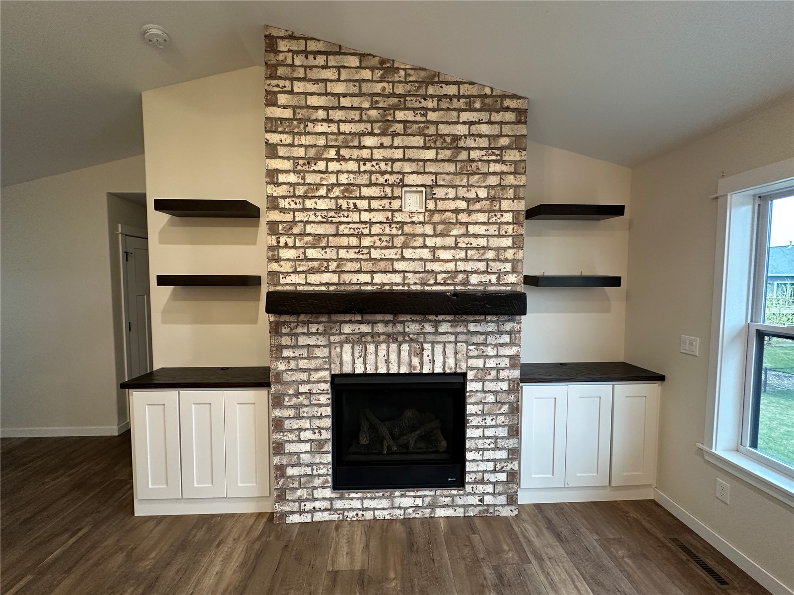 4595 Meadow Creek Dr