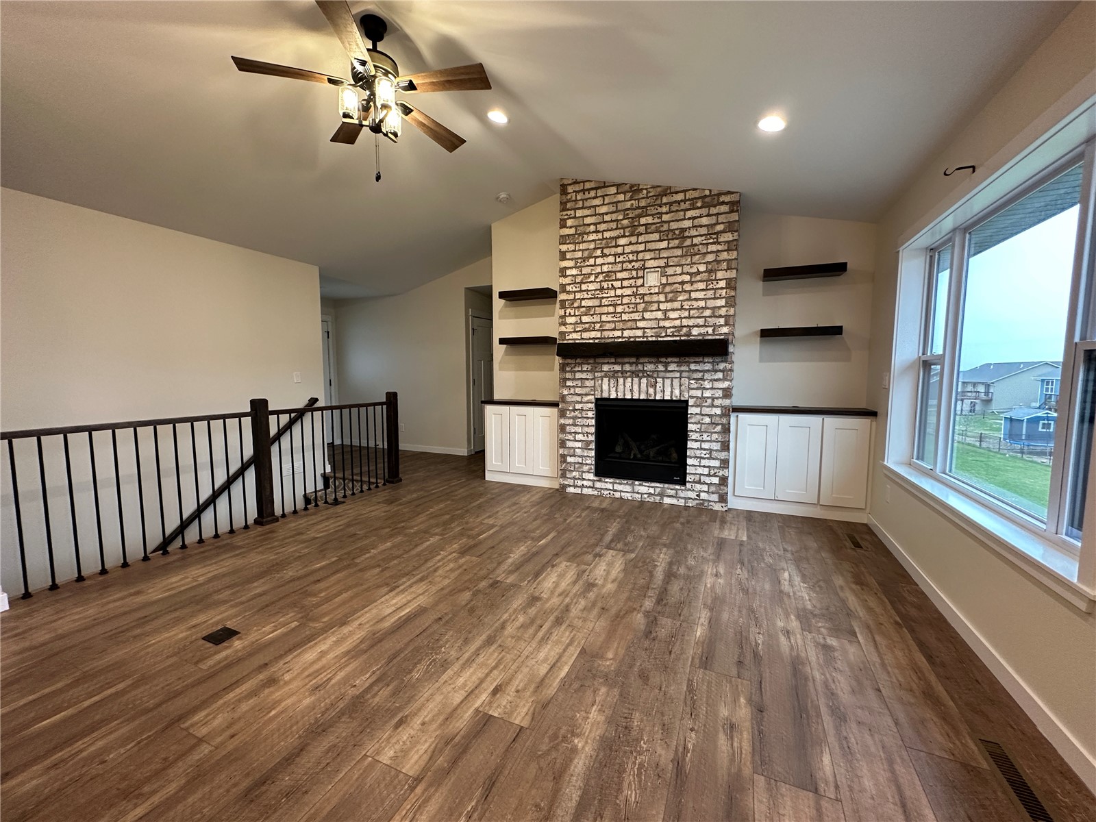 4595 Meadow Creek Dr