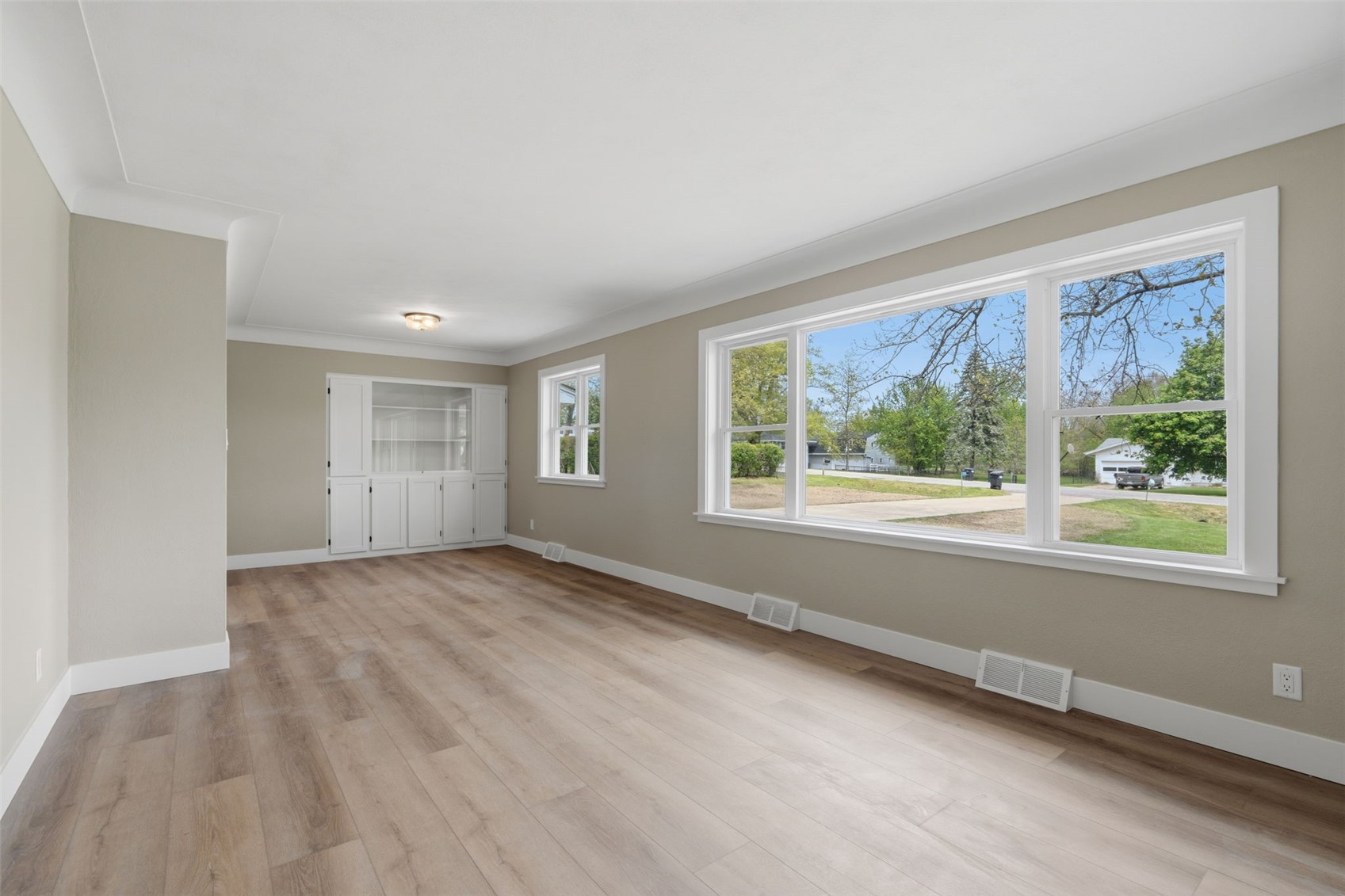 1033 Rolling Glen Drive
