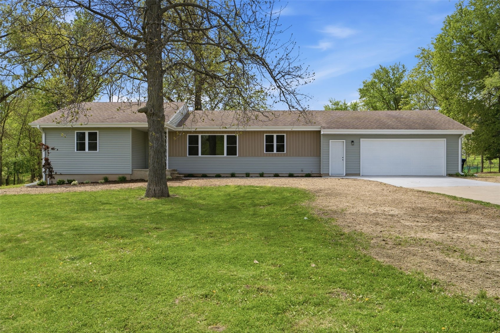 Photo 1 of 26 — 1033 Rolling Glen Drive, Marion, IA 52302