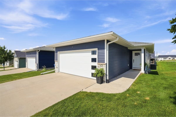 1421 APPLEWOOD DR, FAIRFAX, IA 52228 - Image b028bc9a9b6d65de7946c52be92dbf13/695355892