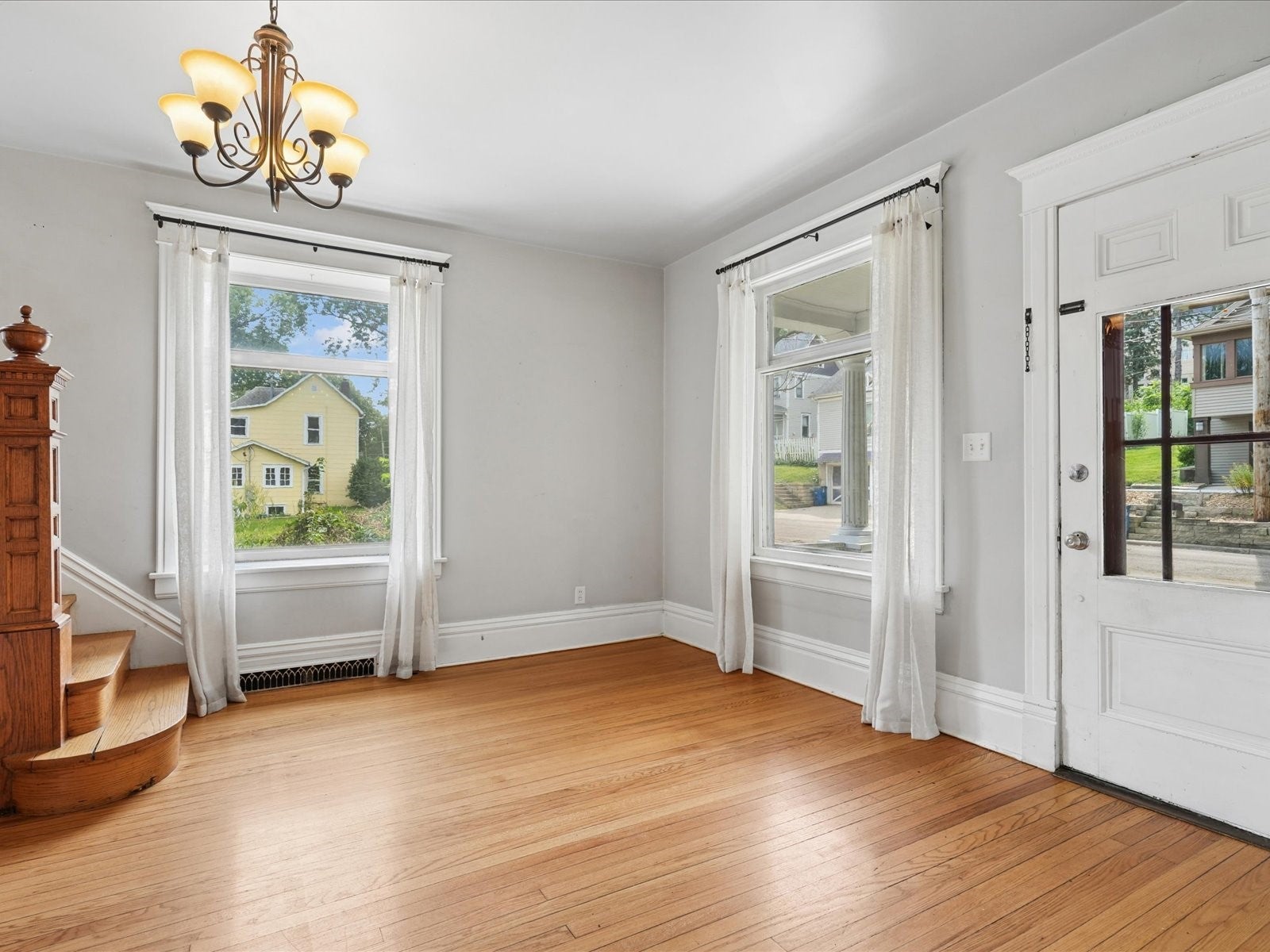 313 2nd St NW