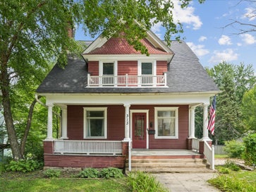313 2nd St NW Mt Vernon IA 52314