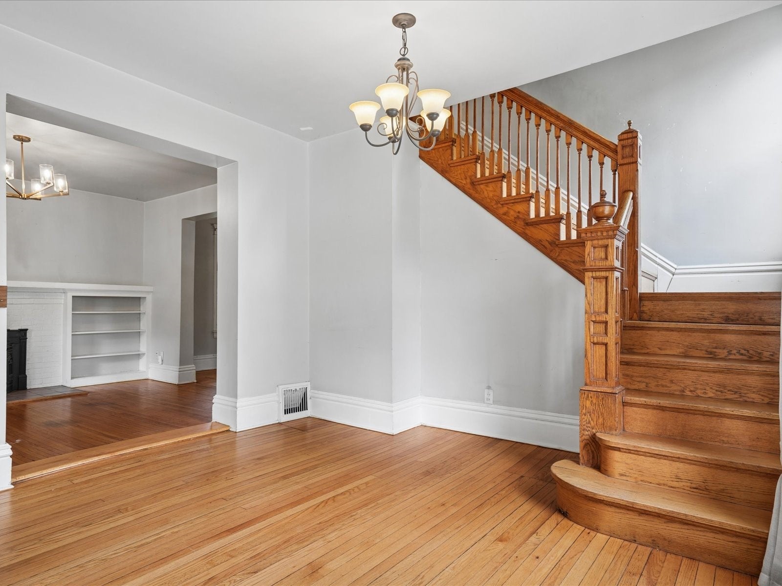 313 2nd St NW