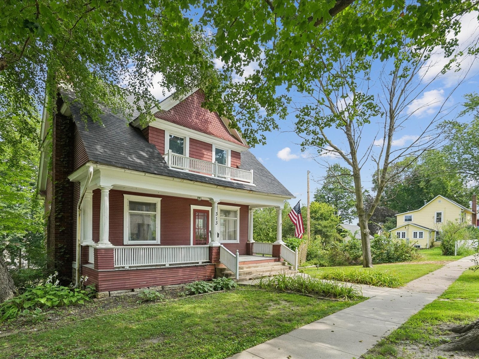 313 2nd St NW
