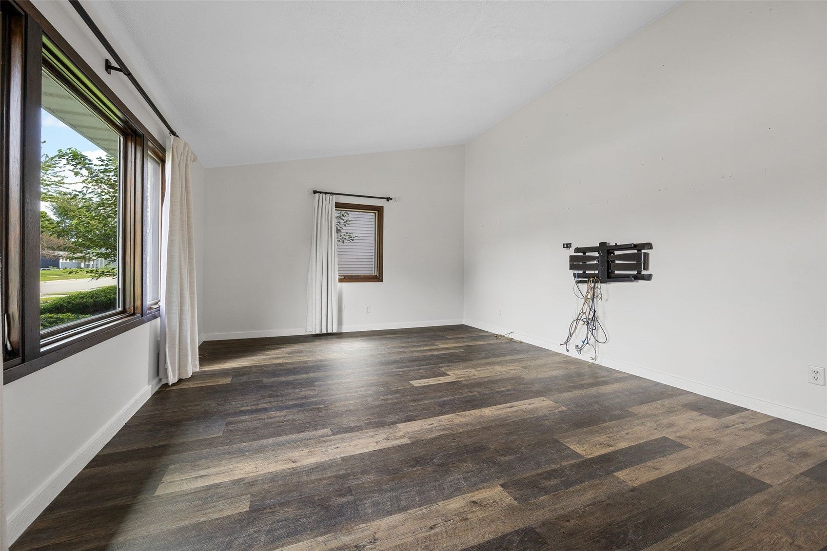 1053 Rainbow Blvd
