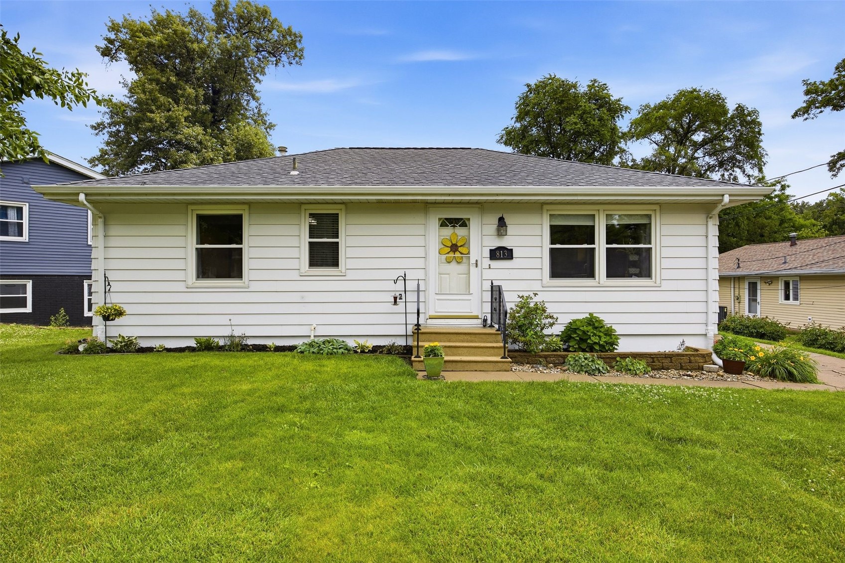 Photo 1 of 27 — 813 Westwood Drive NW, Cedar Rapids, IA 52405