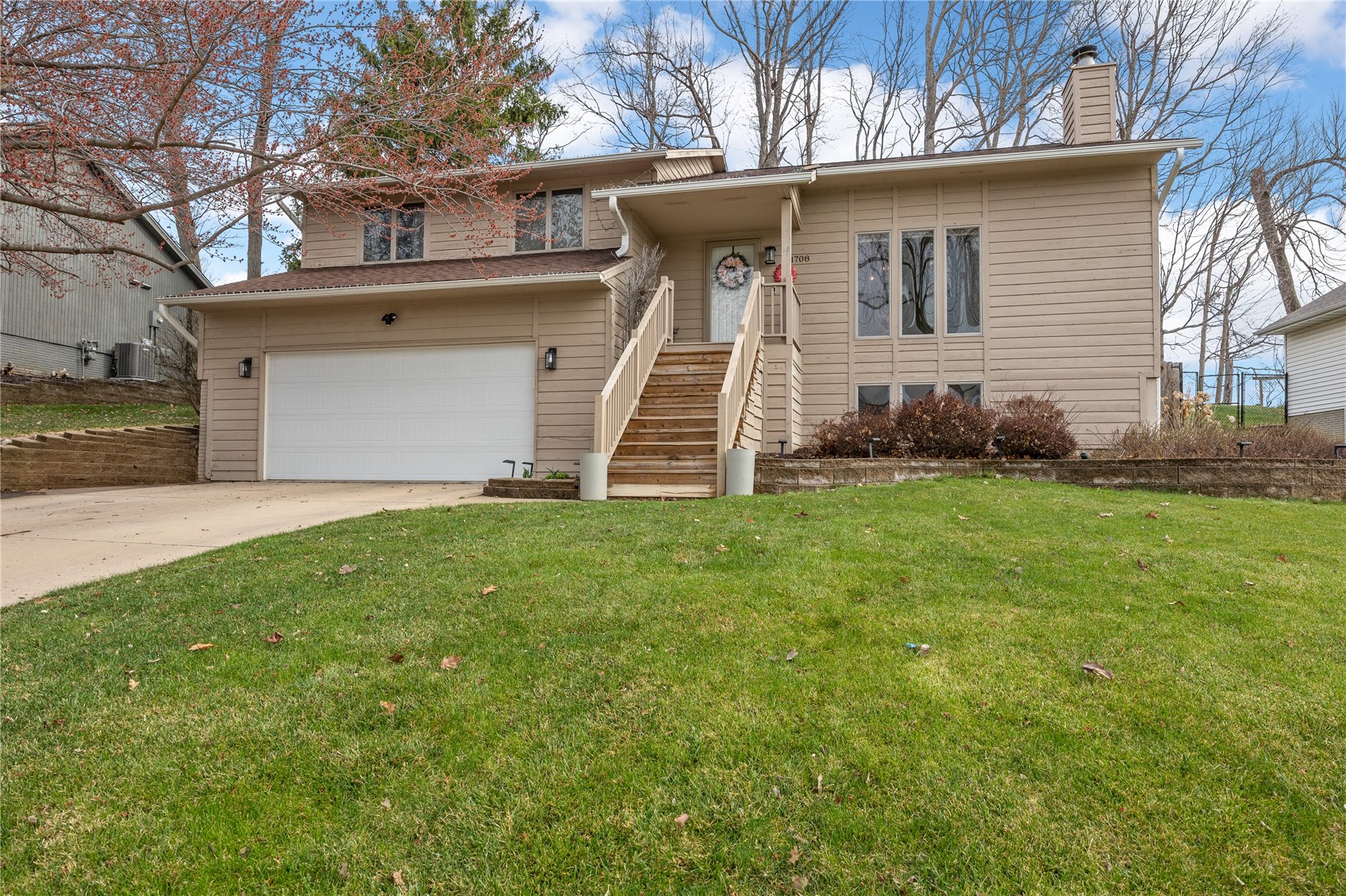 1708 Whitters Way NW