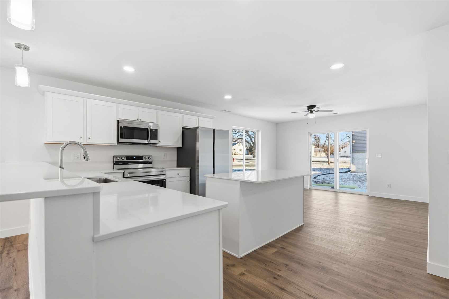 Photo 1 of 25 — 225 Clymer Road, Hiawatha, IA 52233