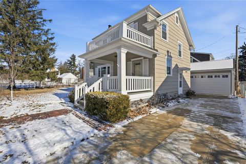 330 Crescent St SE Cedar Rapids IA 52403