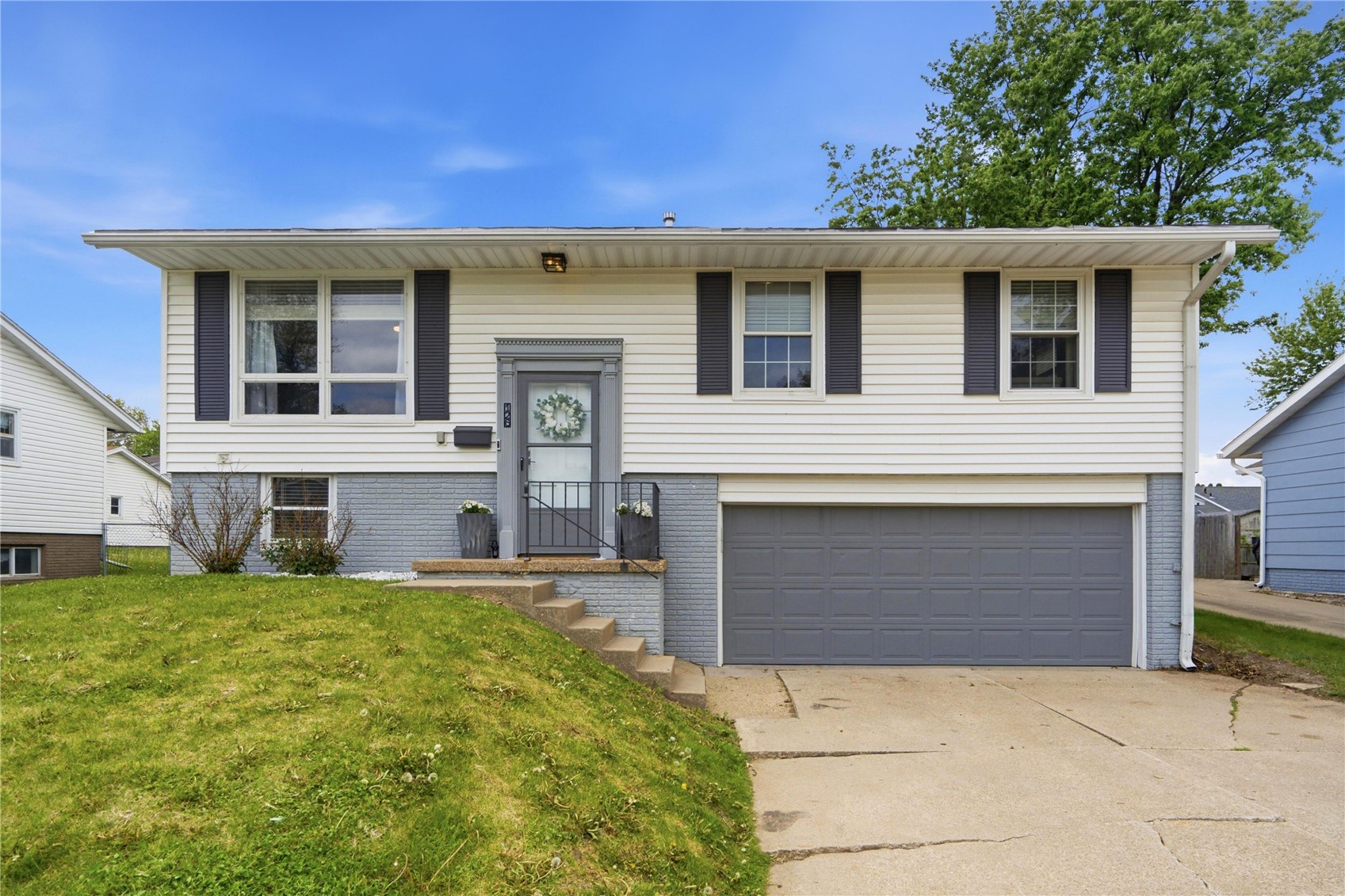 Photo 1 of 29 — 126 Cherry Hill Rd SW, Cedar Rapids, IA 52404