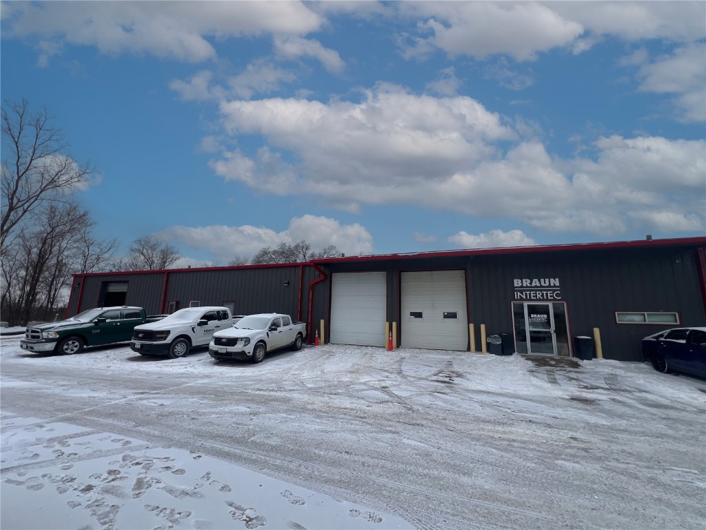 Photo 1 of 16 — 1901 16th Avenue SW 3, Cedar Rapids, IA 52404