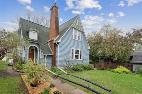 1813 B St Iowa City IA 52245